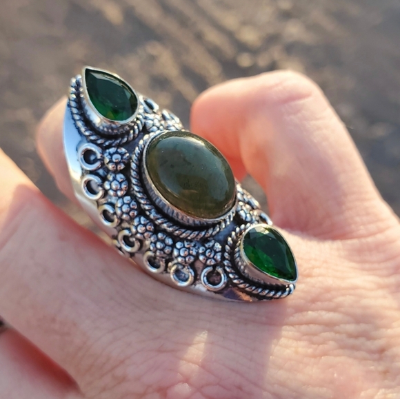 New Green Moss Agate and Peridot Silver Statement Ring. - Picture 11 of 16